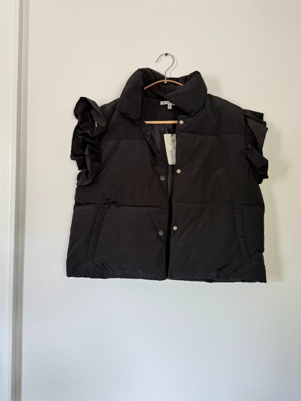 Veveret Black Ruffle Sleeve Puffer Vest,
